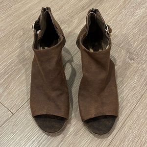 Carlos Santana Peep Toe Heeled Booties - size: 7